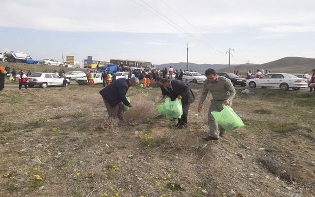 دوستداران طبیعت اماکن گردشگری چالدران را پاکسازی کردند