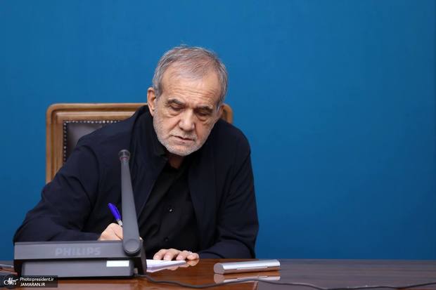 پیام تبریک پزشکیان در پی کسب عنوان قهرمانی جهان و سهمیه المپیک توسط تیم ملی والیبال نشسته 