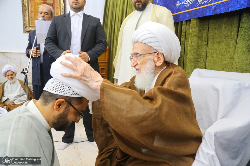 مراسم جشن عید غدیر و عمامه‌گذاری طلاب در بیت مراجع  تقلید و علما