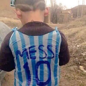 مسی به دنبال کودک عراقی+عکس
