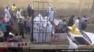 داعش این زنان ایزیدی را در قفس انداخته و برای فروش می برد