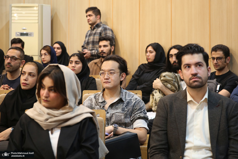 رونمایی و بررسی سه کتاب محمدجواد ظریف