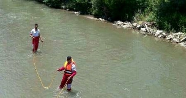 ادامه جست‌وجوها برای یافتن جسد پدر و دختر در رودخانه هراز