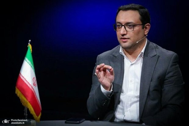 محمدی، مشاور رییس مجلس: فکر کنید زمانی که امریکا در حال لفاظی نظامی علیه ایران است آشوبی مثلا به بهانه حجاب در کشور رخ دهد؛ کمکی بزرگ‌تر از این به صهیونیست‌ها برای ضربه زدن به ایران می‌توان کرد؟ آیا بانیان چنین التهابی می توانند خود را انقلابی بنامند؟