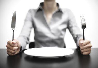 
چرا در نیمه شب گرسنه می‌شویم؟