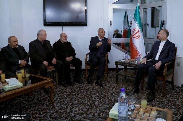 نشست وزیر خارجه ایران با مسئولان گروه‌های مختلف فلسطینی مستقر در دمشق/ امیرعبداللهیان: تعداد قابل توجهی از کشورهای غربی در گفت‌وگو با ما به پیروزی مقاومت اعتراف می‌کنند/  سوال اساسی آنها در دو سه ماه اخیر این است که غزه پسا جنگ را چه کسی اداره خواهد کرد