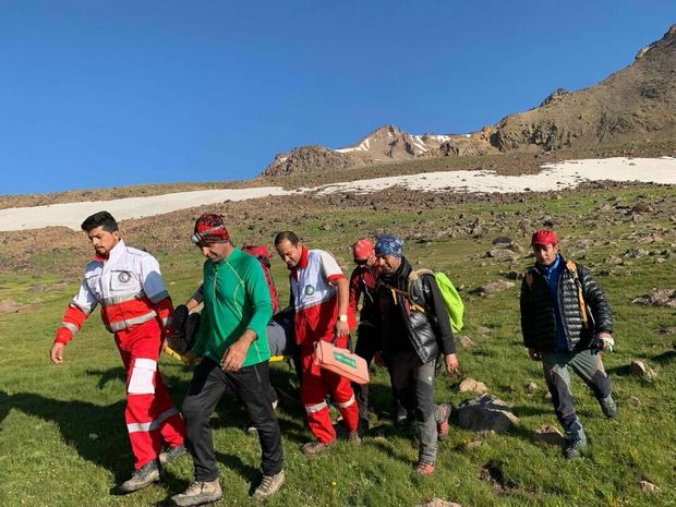 نجات یک کوهنورد در دومین قله مرتفع ایران