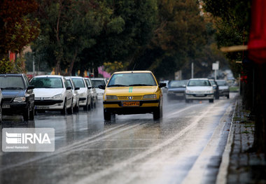 همدان بارانی می‌شود