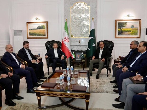 عراقچی با فرمانده ارتش پاکستان دیدار کرد