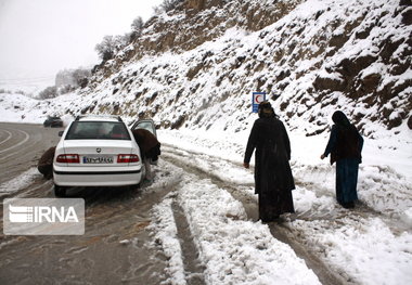 داشتن زنجیر چرخ در جاده کرج - چالوس الزامی است