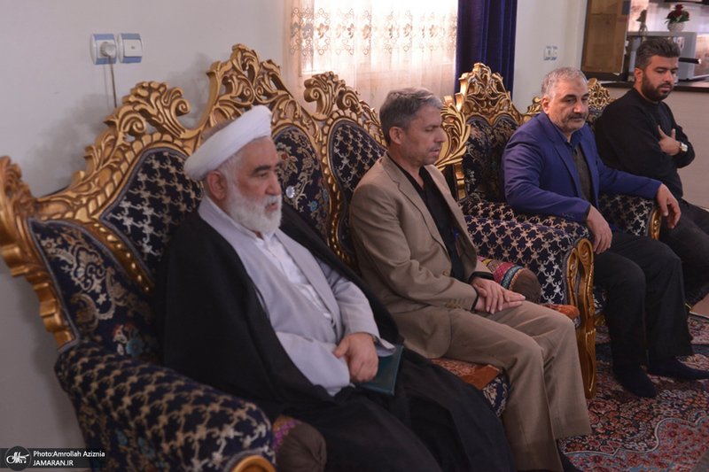 حضور رییس دفتر تولیت حرم مطهر حضرت امام خمینى(س) در منزل مرحوم ابوالفضل چزانی