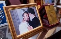 حضور نماینده رهبر انقلاب اسلامی در منزل خانواده‌های فرماندهان شهید حزب‌الله لبنان در بیروت (4)