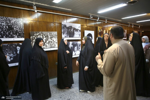 بازدید جمعی از دانشجویان کشور عراق از بیت امام خمینی درجماران