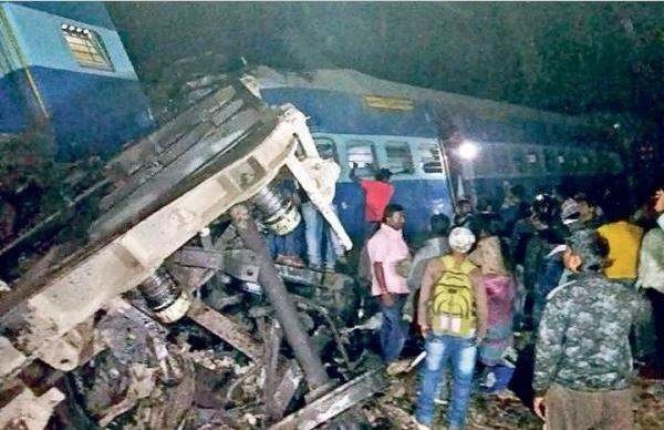 خروج قطار از ریل در هند/ 113 نفر کشته و زخمی شدند