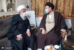 حضور سید حسن خمینی در بیت مرحوم آیت الله نظری خادم الشریعه(ره)