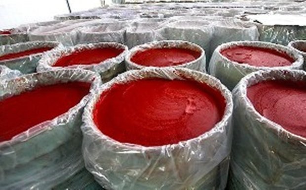 کشف بیش از ۴۲ تن رب گوجه‌فرنگی غیر بهداشتی در ساوه
