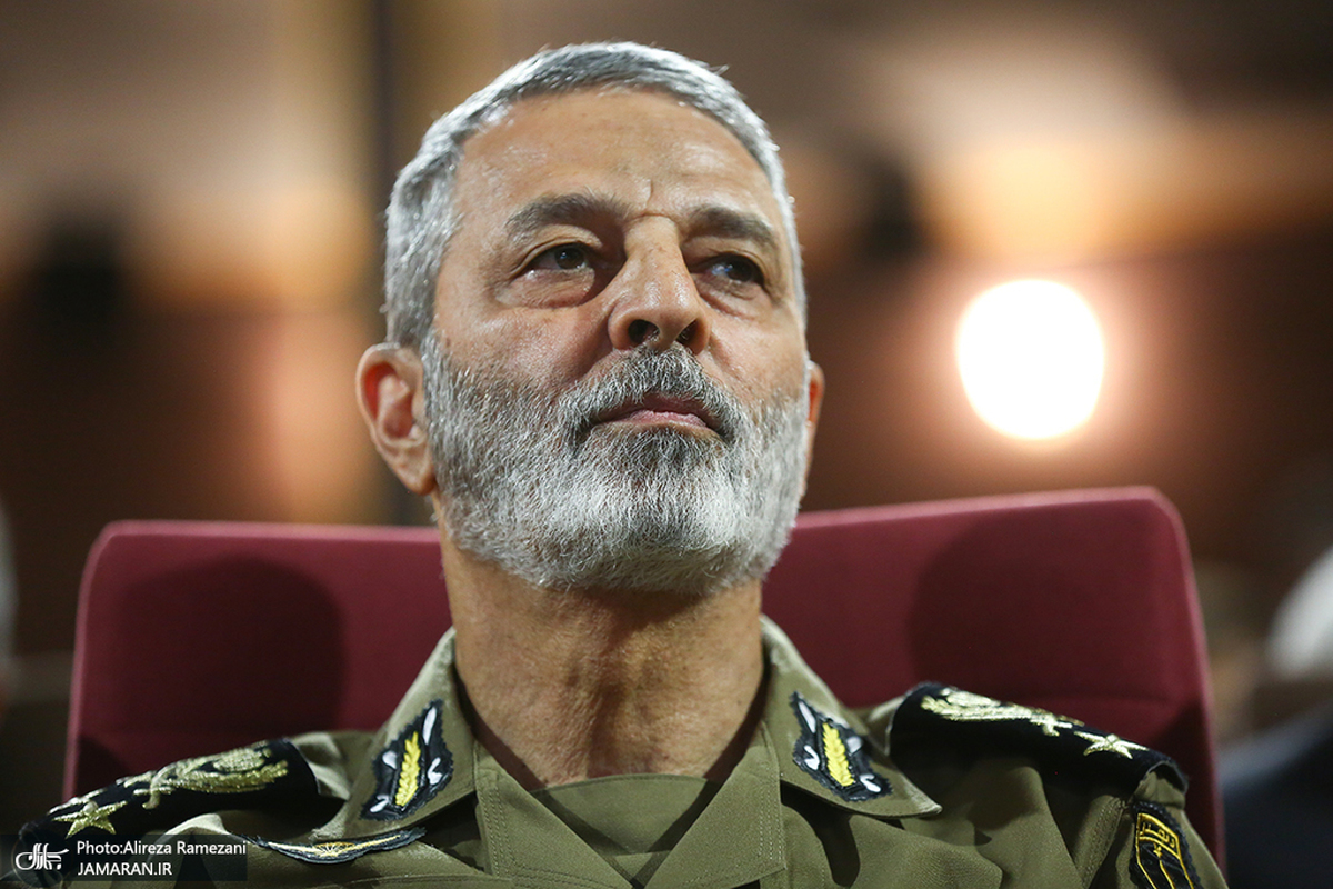 فرمانده کل ارتش: از جنگ بیزاریم، اما در دفاع از ایران و مردم، لحظه‌ای درنگ و غفلت نخواهیم داشت