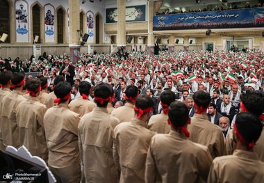 مراسم روز بسیج در حسینیه امام خمینی(ره) با حضور فرمانده کل سپاه پاسداران و هزاران تن از بسیجیان + تصاویر