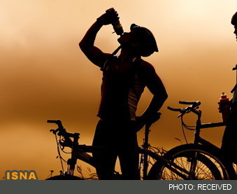 خطر مرگ ورزشکاران با مصرف بیش از حد آب