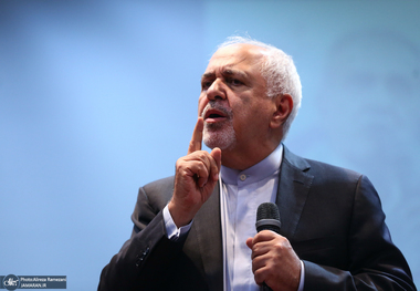 ظریف خواستار عزل گروسی شد/ او باید به خاطر همدستی‌اش در مرگ بی‌گناهان در ایران که ناشی از تجاوز اسرائیل با استفاده از گزارش او به عنوان بهانه بوده، پاسخگو شود
