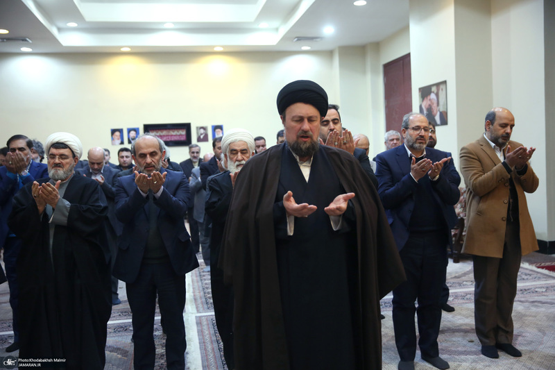 تجدید میثاق رئیس و جمعی از مدیران سازمان صداوسیما با آرمان‌های امام خمینی(س)-2