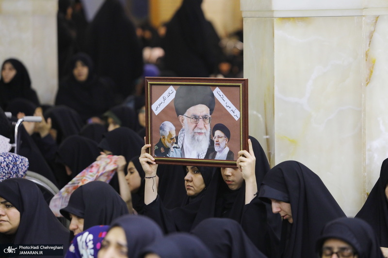 مراسم بزرگداشت رئیس جمهوری و یارانش در حرم حضرت معصومه(س)