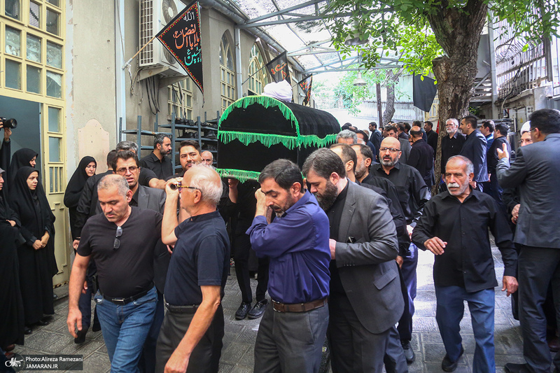 مراسم تشییع آیت الله حسن صانعی (ره) از حسینیه جماران - 3