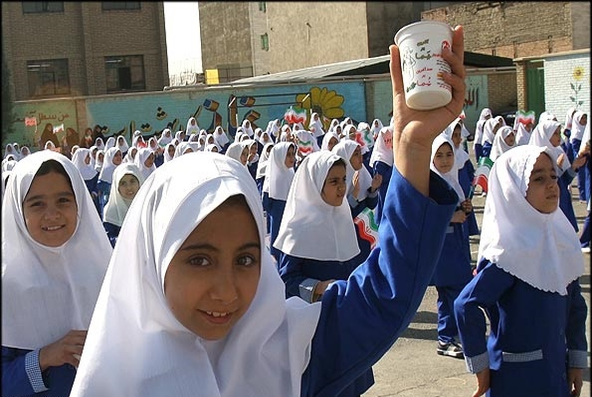 مسمومیت دانش آموزان کرمانی با شیر