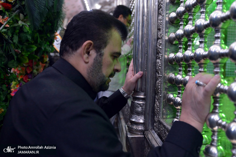 ادای احترام شرکت‌کنندگان در مسابقات بین‌المللی قرآن کریم نسبت به امام خمینی(س)