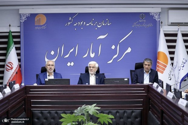 عارف: دخالت بی‌مورد مسئولان باعث می‌شود میان جوانان و ارزش‌ها و نمادهای ملی فاصله بیفتد/ نباید برای خوشایند یک مسئول یا دستگاه آمار تولید کنیم/ مرکز آمار ایران باید مستقل عمل کند