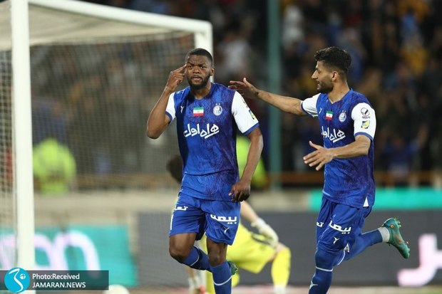 عکس| اثبات مردود بودن گل استقلال و کنایه به ساپینتو با لپ تاپ!