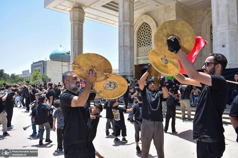 عزاداری ظهر عاشورا در حرم مطهر امام خمینی (س)
