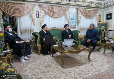 حضور یادگاران امام در منزل مرحوم حاج محمد عرب