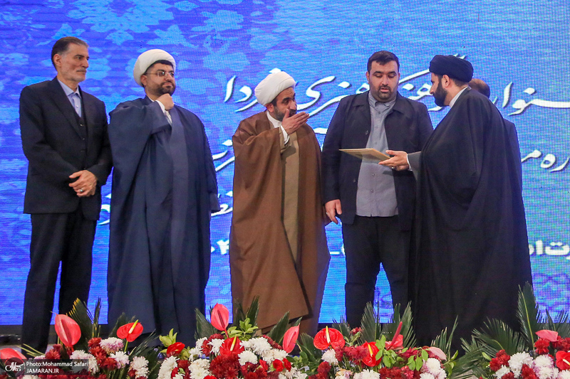 مراسم تجلیل از دانش آموزان برگزیده فرهنگی، هنری و قرآن، عترت و نماز منطقه 19