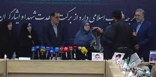 کوله‌پشتی خونین آدرینا به پزشکیان رسید + فیلم