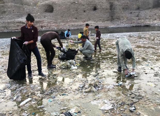 حاشیه رودخانه آبنما رودان از زباله پاکسازی شد