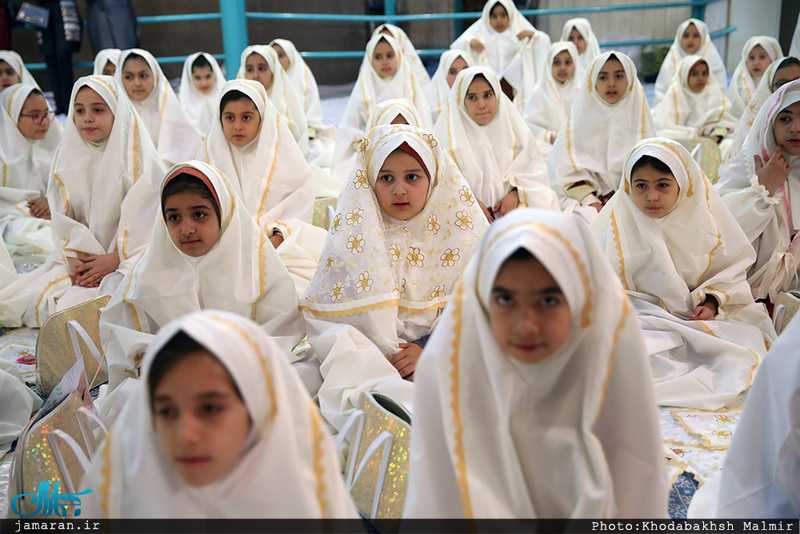 مراسم جشن تکلیف «دبستان سمیه» منطقه چهار تهران در حسینیه جماران 