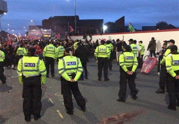 بازداشت ۹ هوادار لیورپول به دلیل بی توجهی به هشدارها/ عکس
