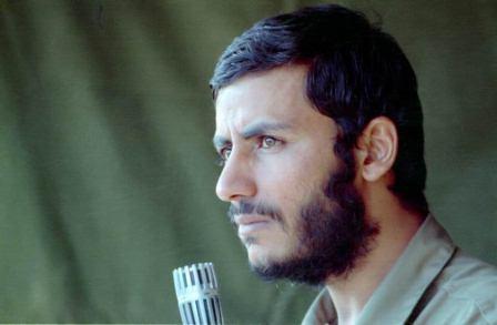 خانواده های عزیز شهدا بر تارک انسانیت جای دارند و نابخردی کسی نمی تواند پیوند آسمانی آن ها با امام شان را قطع کند