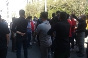 اعتراض هواداران پرسپولیس به جلوی باشگاه کشیده شد!+تصاویر