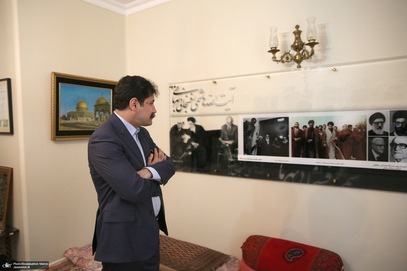 بازدید عبدالکریم حسین‌زاده، معاون امور توسعه روستایی و مناطق محروم کشور  از بیت امام خمینی (س) در جماران