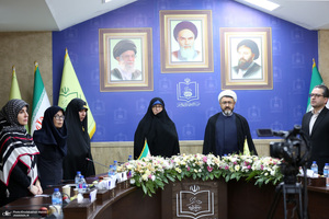 اولین نشست : زن در اندیشه دینی فلسفی امام خمینی (س)