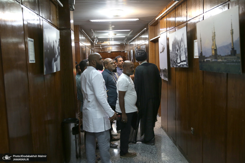 بازدید جمعی از وکلا و مسئولین دادگستری کشور سریلانکا از بیت امام خمینی (س) در جماران