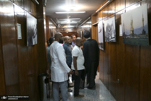 بازدید جمعی از وکلا و مسئولین دادگستری کشور سریلانکا از بیت امام خمینی (س) در جماران