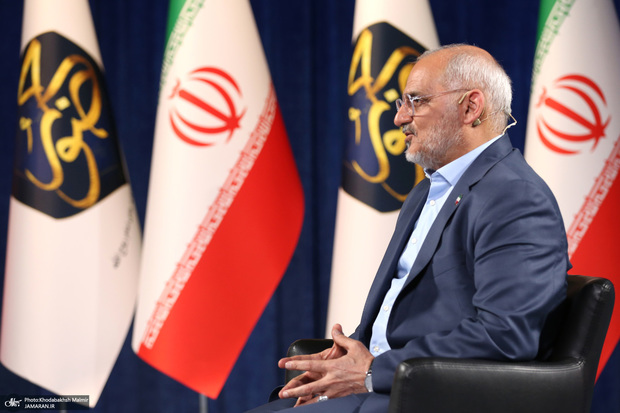 حاجی میرزایی: در ۱۲ روز جنگ، آقای پزشکیان از صبح تا شب فعال بود/کارکنانی که احتمالاً ترسیده بودند،وقتی دیدند رئیس‌جمهور حضور دارد، شروع به کار و فعالیت کردند
/ما واقعا سرزده می‌رفتیم، بعضی جاها در را به روی ما باز نمی‌کردند! نمی دانستند چه کسی پشت در است