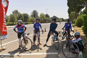 آخرین روز مسابقات دوچرخه سواری قهرمانی کشور جاده بانوان در حرم مطهر امام خمینی(س)