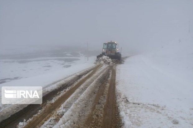 ۴۵ روستای مهاباد در محاصره برف و کولاک