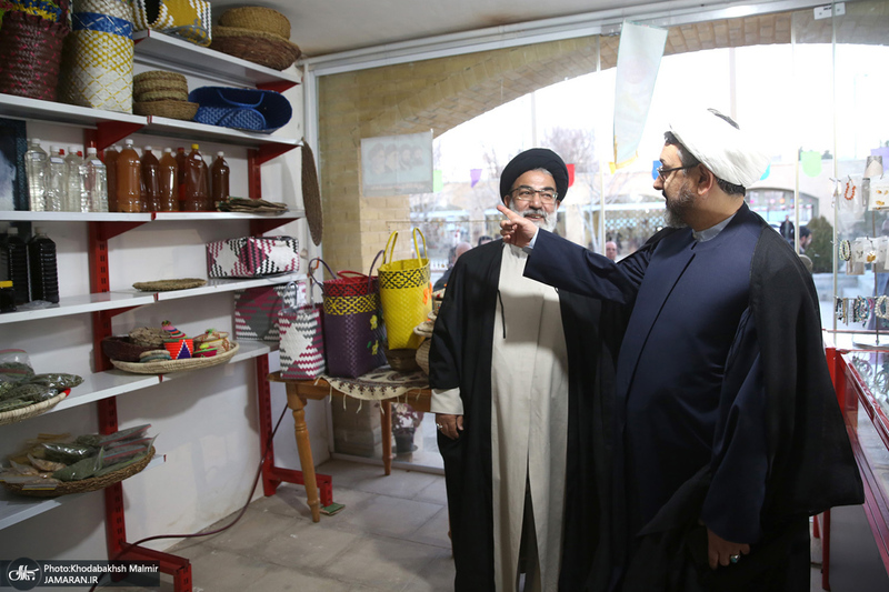 بازدید رئیس موسسه تنظیم و نشر آثار امام خمینی (س) از نمایشگاه عکس «امام دل‌ها‎»  و گذر فرهنگی هفته بر آستان آفتاب