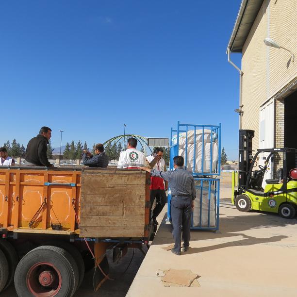 ارسال کمک‌های هلال احمر نایین به مناطق زلزله زده