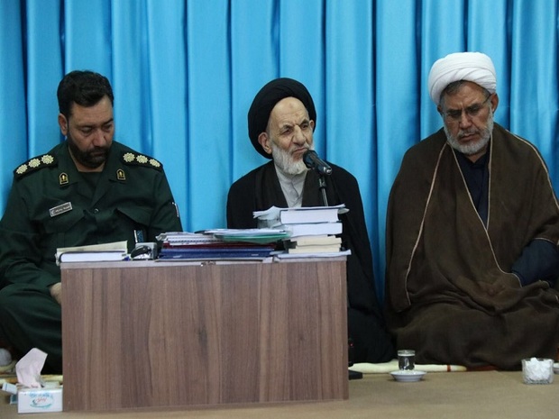 خون شهدا برای امر به معروف و نهی از منکر هدیه شده است